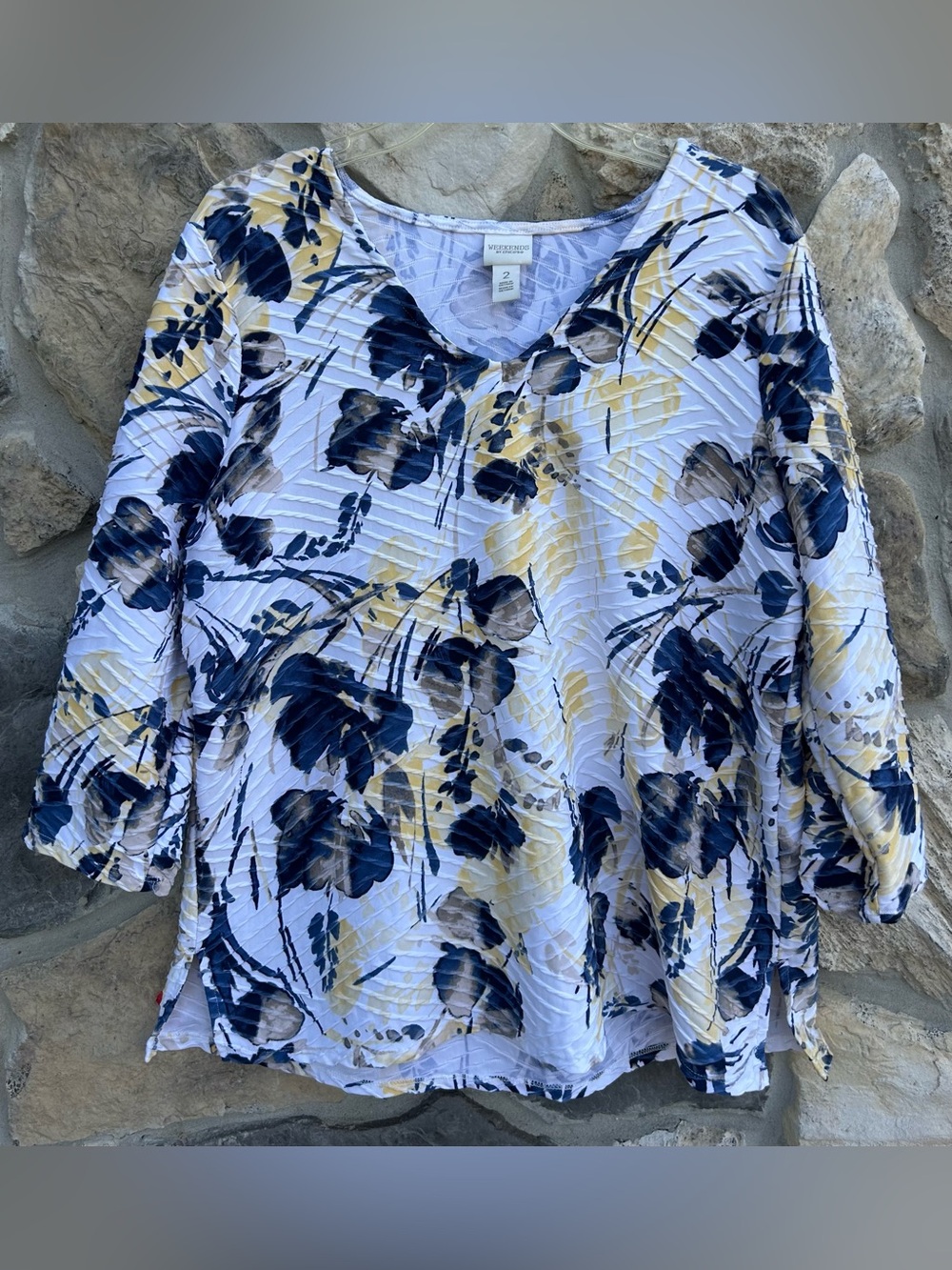 Chicos Weekends Top Size 2 (Large) Textured Floral Beachy Casual Coastal Stretch